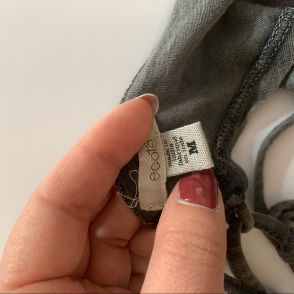 Open Back Crop Top - Picture 2 of 3